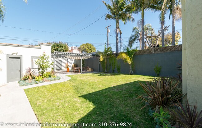 Foto del edificio - Remodeled 3 Bedroom Home with Large Yard -...