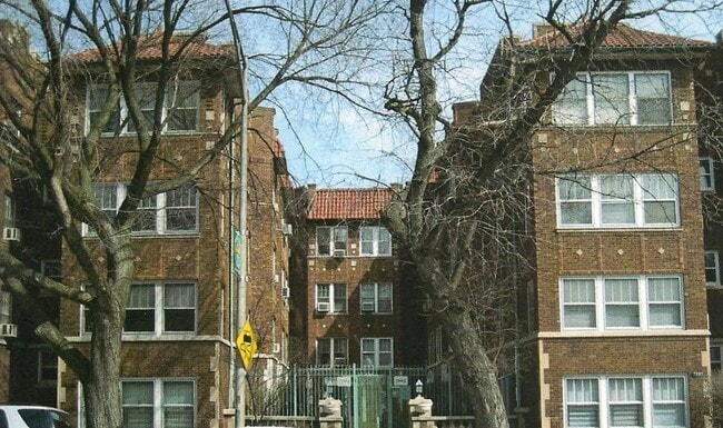 Building Photo - 7720 N Sheridan Rd