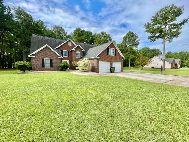 Building Photo - Spacious 3-Bedroom Nest with 2.5 Baths And...