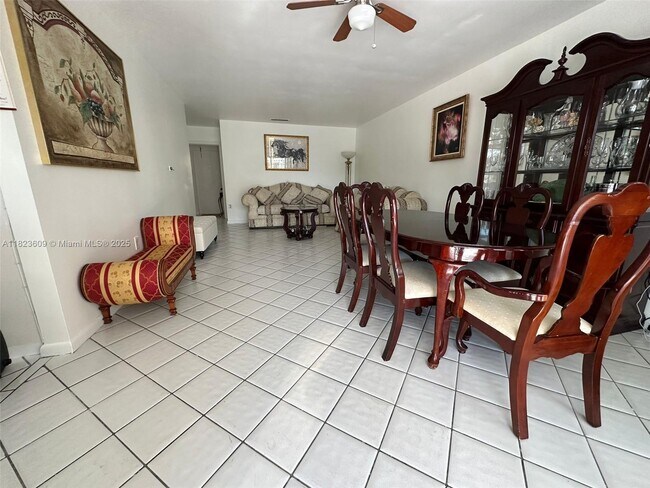 Foto del edificio - 13846 Kendale Lakes Dr
