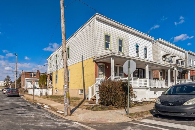 Building Photo - Recently Renovated 4 Bedroom, 1.5 Bath Nor...