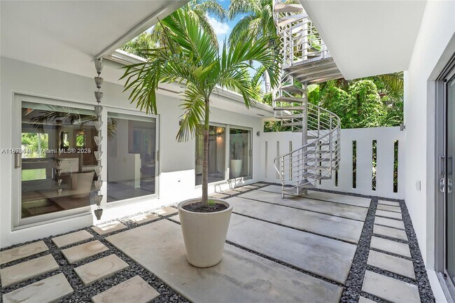 Foto del edificio - 5910 N Bayshore Dr