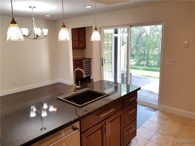 Building Photo - 807 Red Fern Ct