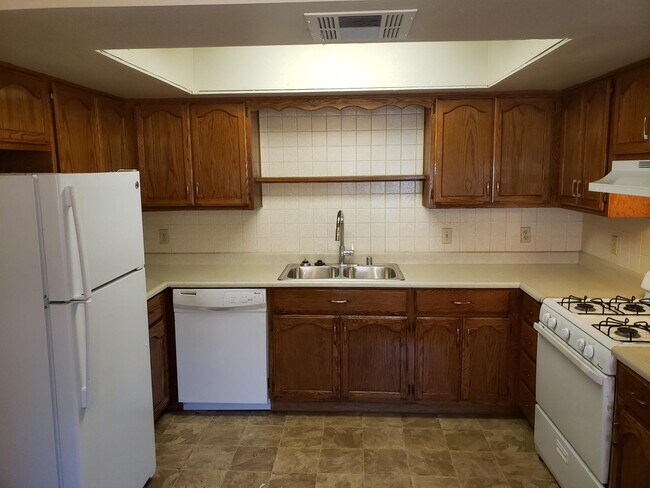Building Photo - 6643 W Tropicana Ave