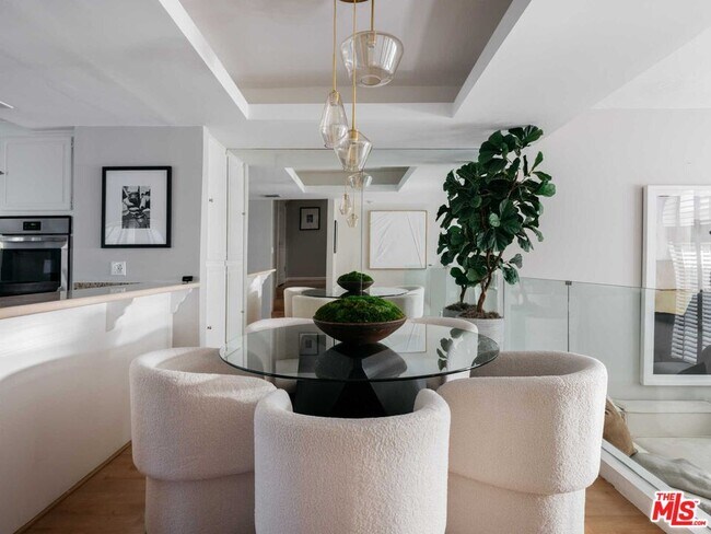 Foto del edificio - 14025 Riverside Dr