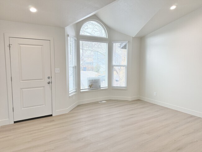 Foto del edificio - 5687 S 5630 W