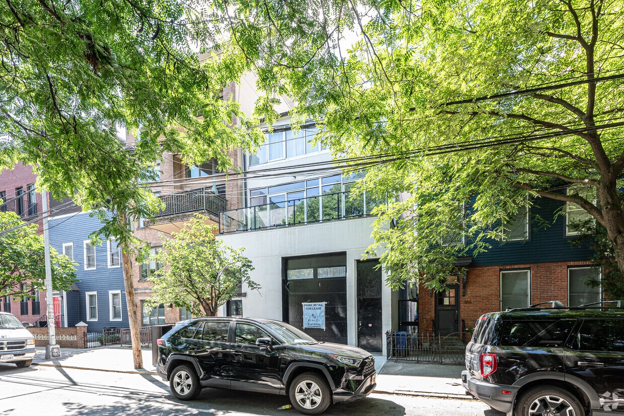 Building Photo - 188 Freeman St