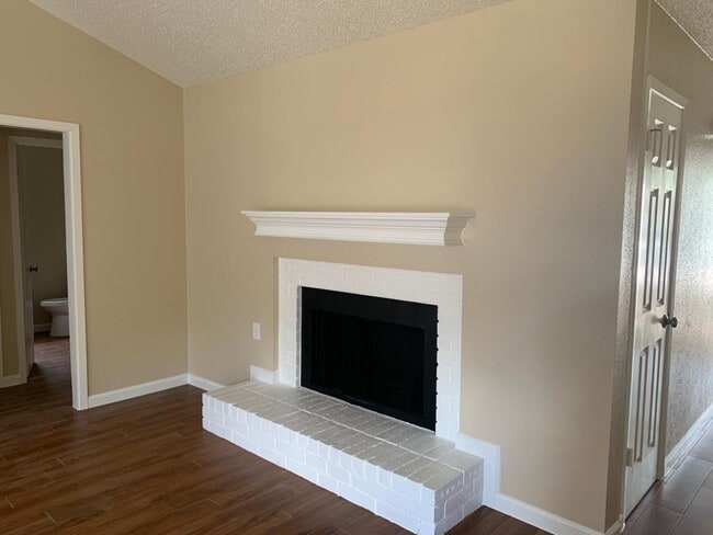 Building Photo - 22610 Leedstown Ln