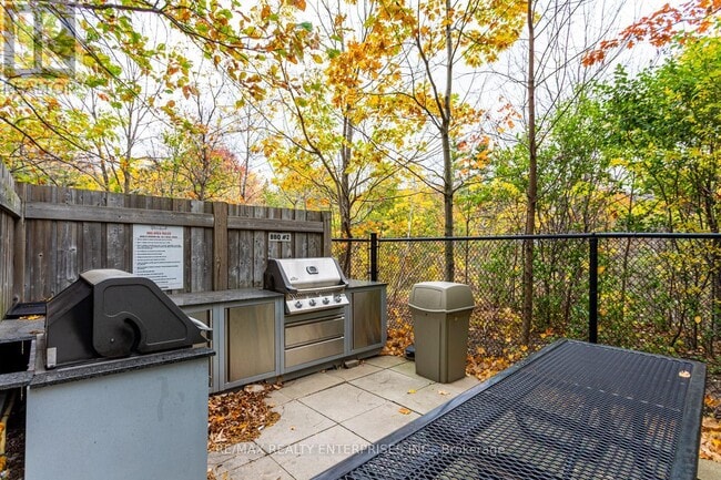 Photo du bâtiment - 1055 Southdown Rd