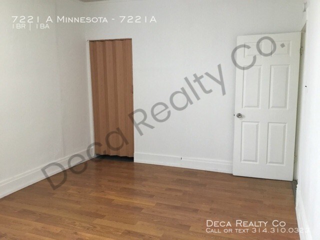 Building Photo - 1 Bedroom Apartment