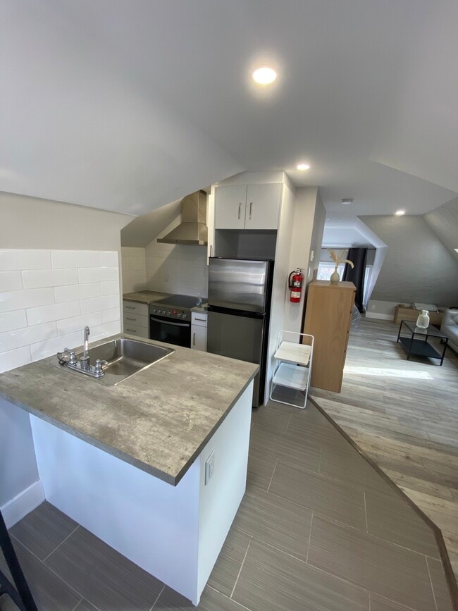 Photo du bâtiment - SOUTH-END VICTORIAN-STYLE HOUSE – LOFT STUDIO APARTMENT