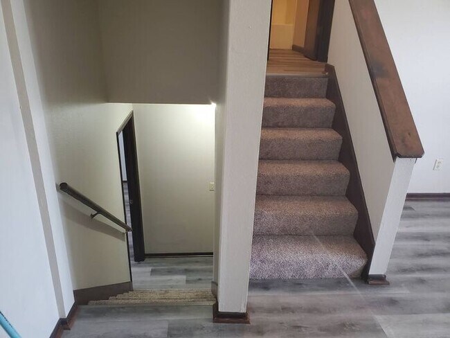 Foto del edificio - Cute 3 Bedroom / 1.5 Bathroom Duplex in Ol...