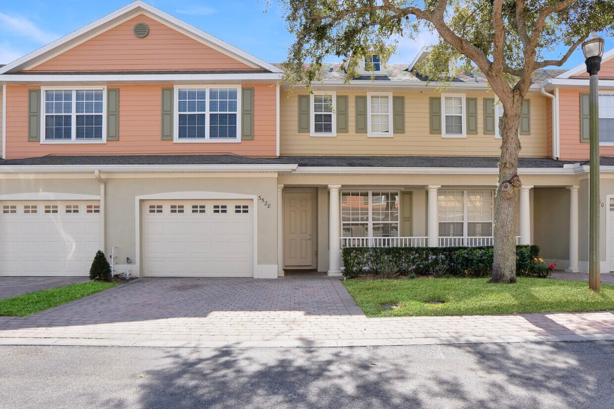 Foto principal - 3528 Sanctuary Dr