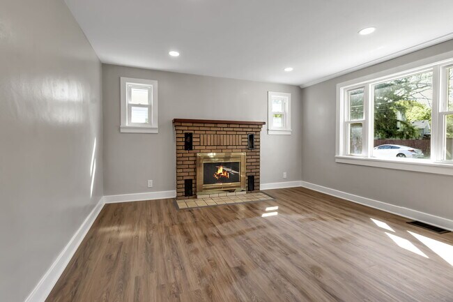 Living room - 56 Garfield St