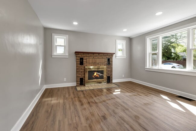 Living room - 56 Garfield St