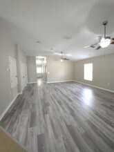 Building Photo - 9734 Highland Ridge Dr