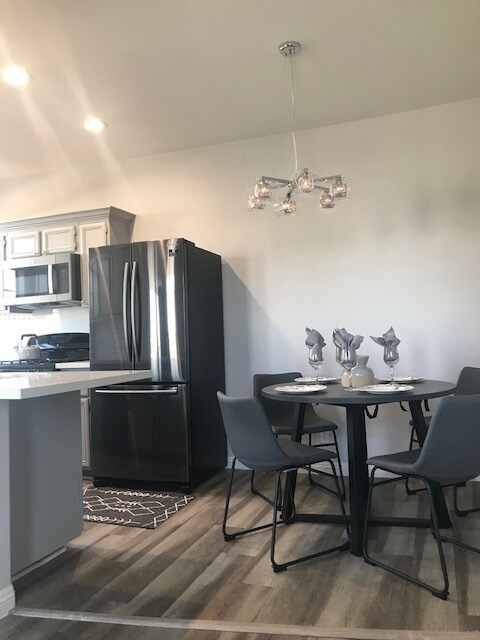 COMBO DINING - 2201 Ramsgate Dr