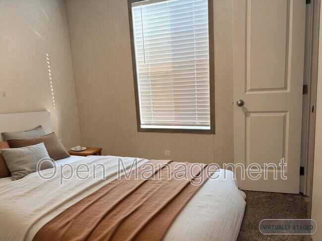 Foto del edificio - 825 1st Ave E