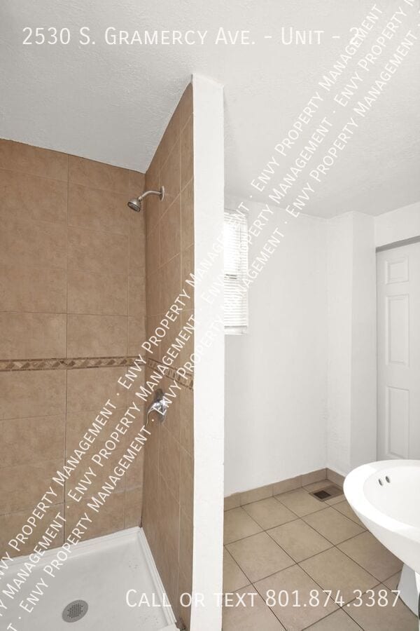 Building Photo - 2530 Gramercy Ave