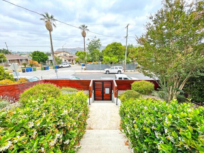 Foto del edificio - COMING SOON!! Gorgeous Upgraded Home In Glassell Park Area