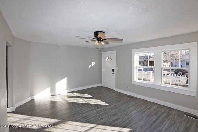 Building Photo - 806 S. Louisiana