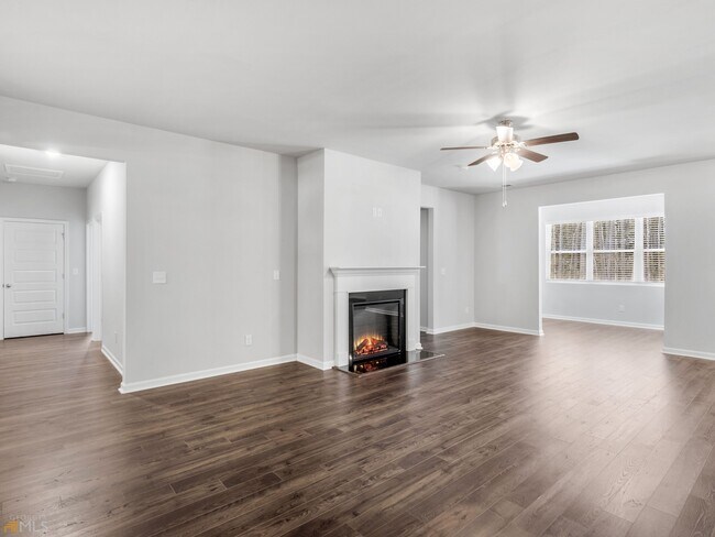 Foto del edificio - 176 Cranapple Ln