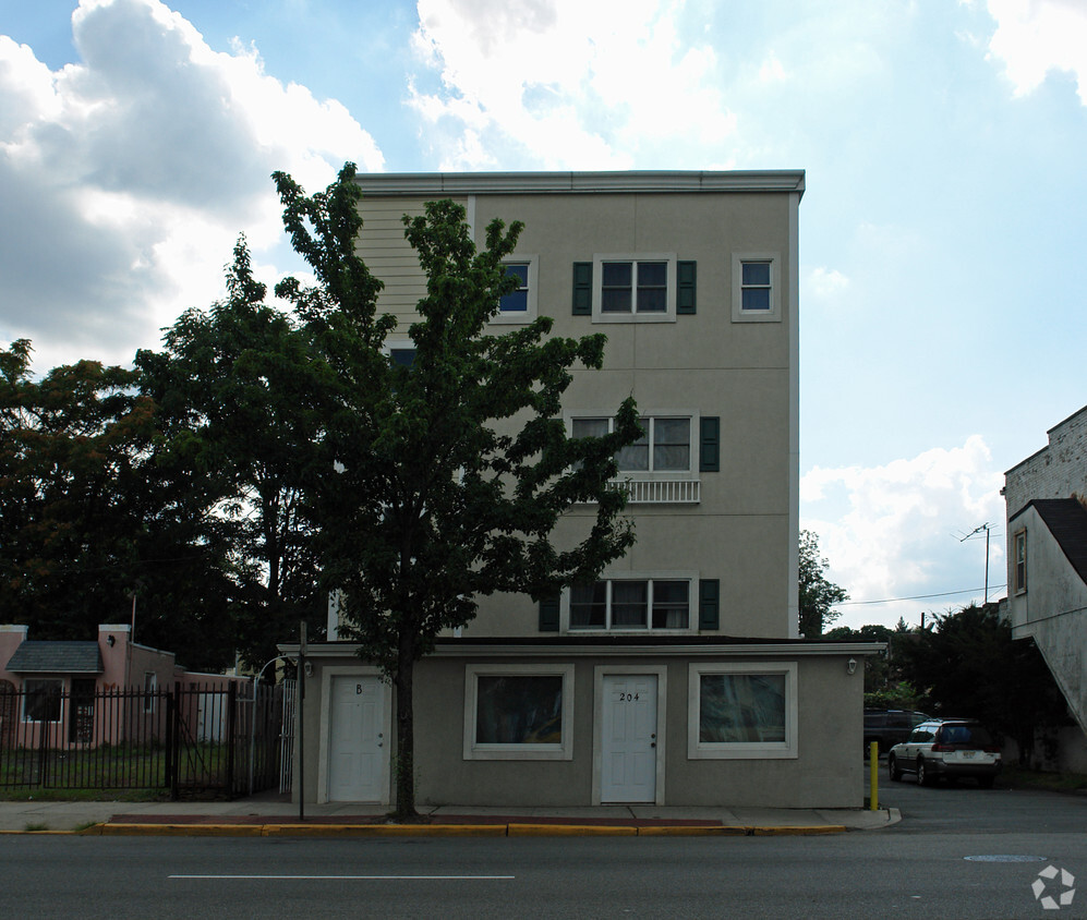 Building Photo - 204 Bloomfield Ave