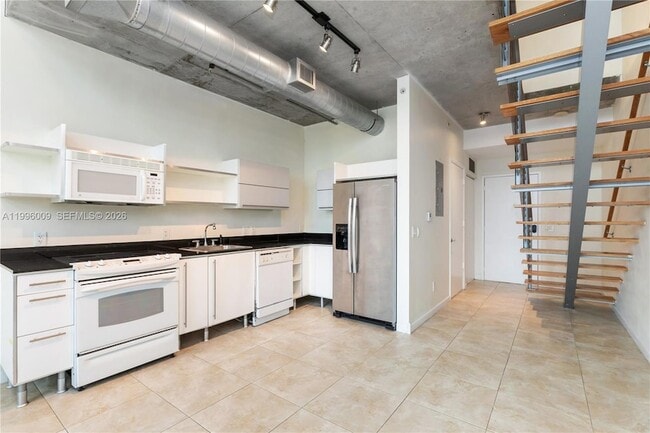 Building Photo - 690 SW 1st Ct