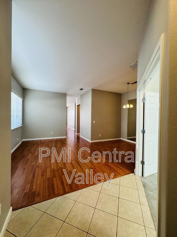 Building Photo - 2706 Ozark Dr