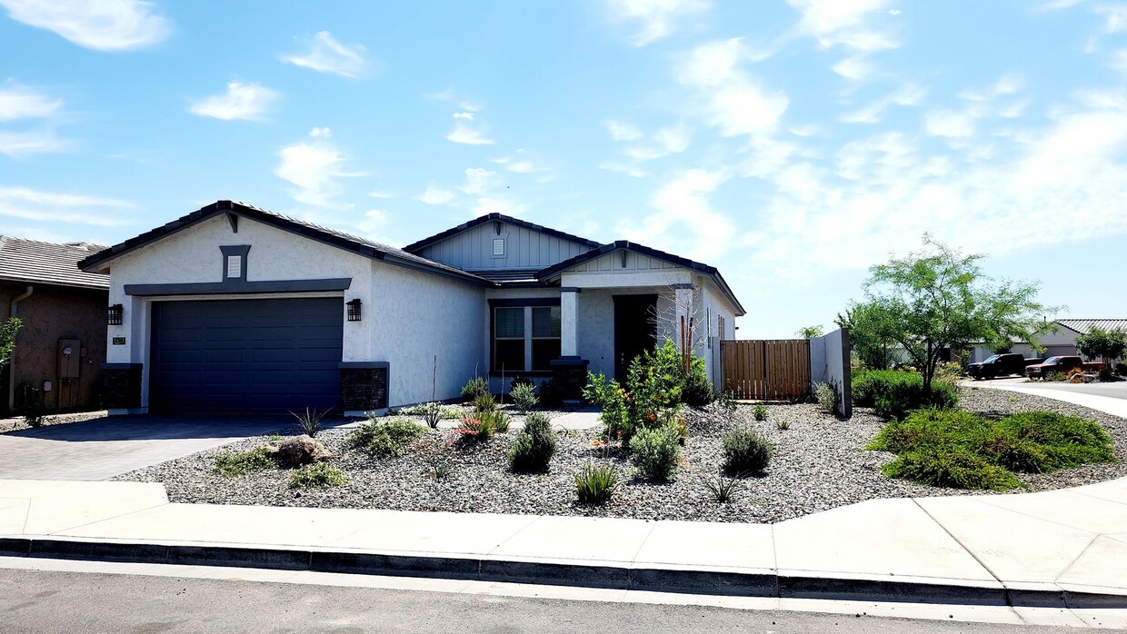 Foto principal - NEW 3 Bedroom home in ZANJERO TRAILS!