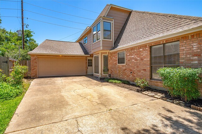 Building Photo - 911 Montview Dr