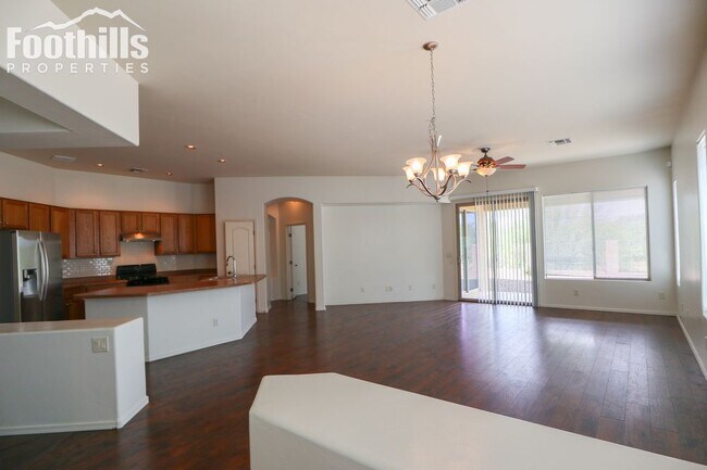 Foto del edificio - 1022 W Blue Crest Dr