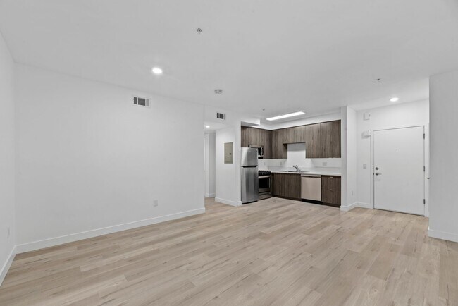 Foto del interior - TALA Local at 3057-3067 W. Pico Blvd