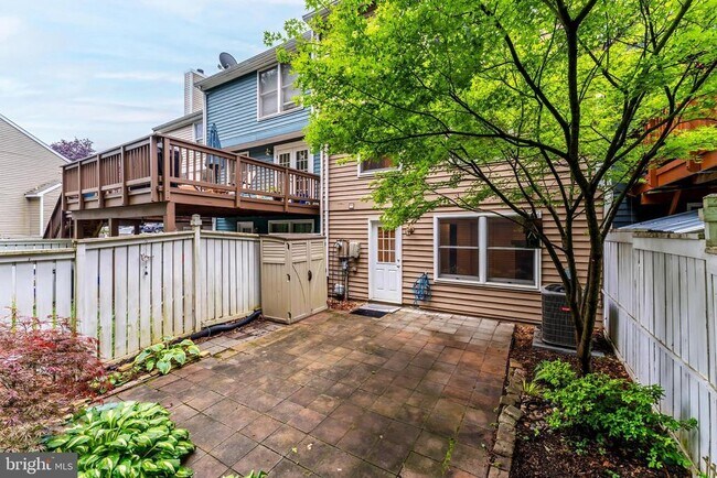 Foto del edificio - 1516 Poplar Grove Dr