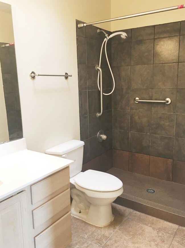 Building Photo - 521 Ortiz Dr NE