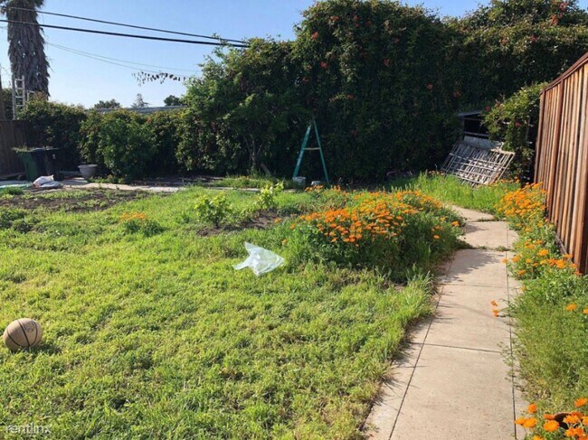 Foto del edificio - 251 Lippert Ave