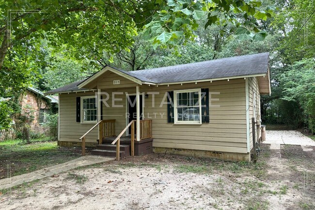 Foto del edificio - 2 Bed 1 Bath Home Close to Interstate Access!