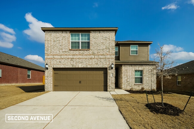 Building Photo - 2112 Meadow Dr