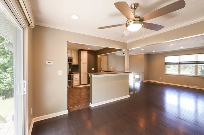 Foto del edificio - Renovated Singe Family Bi-Level near South Euclid / Lyndhurst Border!