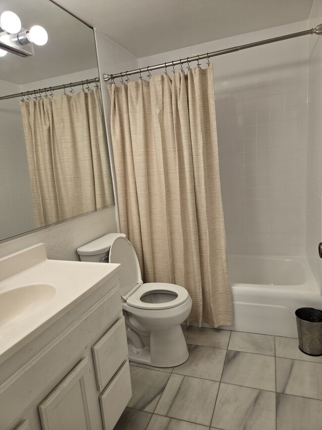 Foto del edificio - 1155 N La Cienega Blvd