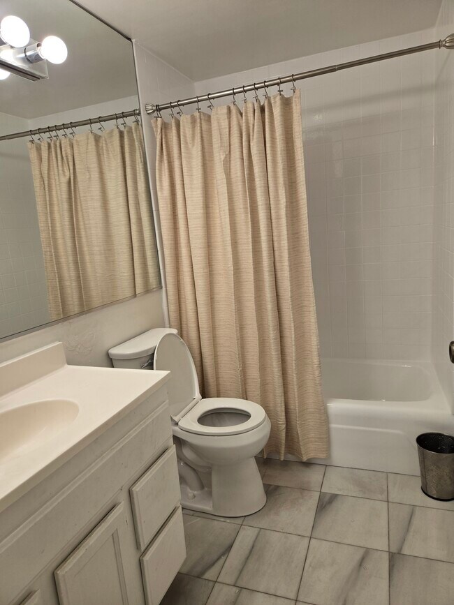 Building Photo - 1155 N La Cienega Blvd