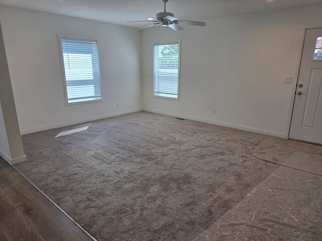 Building Photo - 3 bed 2 bath  Family Home for Rent in Gran...