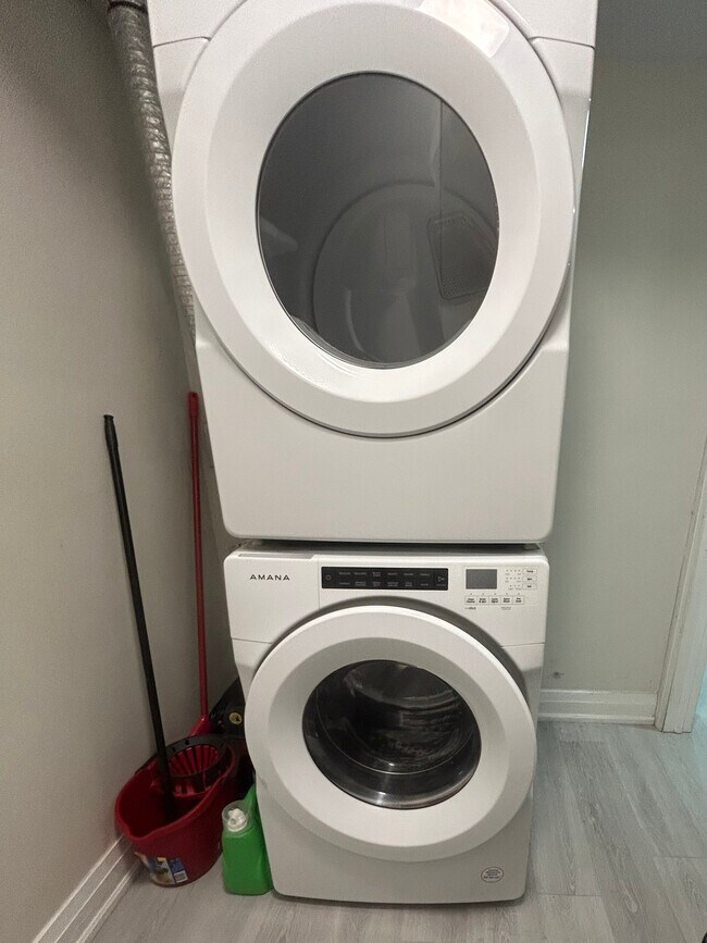 Photo du bâtiment - 1 BED - 1 BATH - HAMILTON - BASEMENT