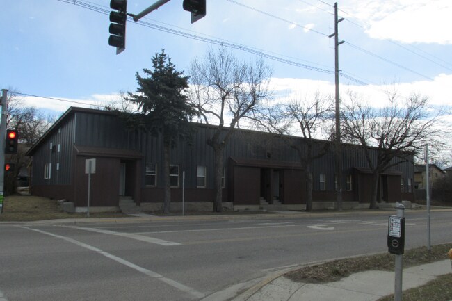 Building Photo - 721 9th St N