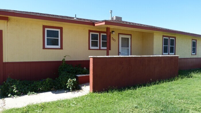Primary Photo - 705 Sandia Dr