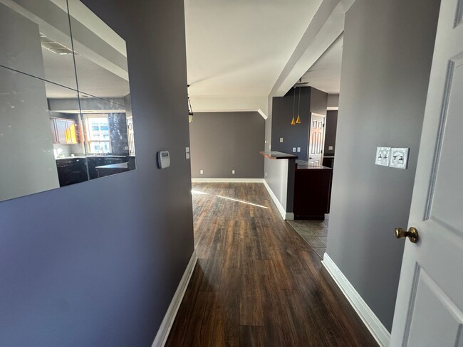 Building Photo - Must see 2 bed 2 bath!