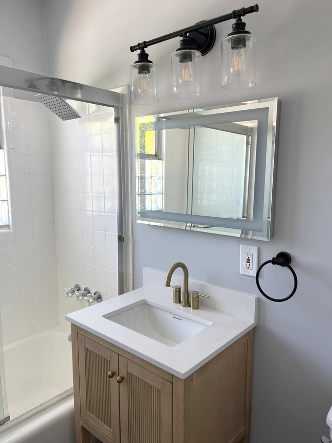 Foto del edificio - 5444 Colfax Ave