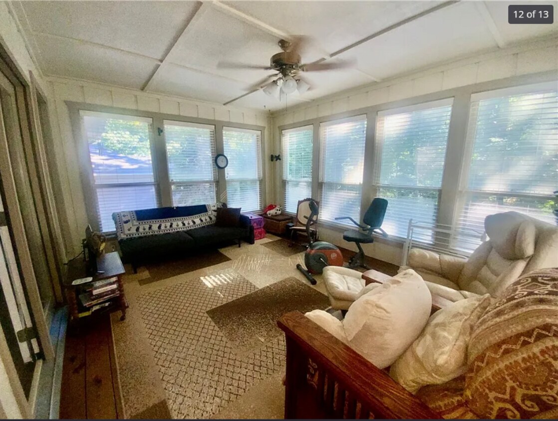 Foto del edificio - 12 Sunderland Dr