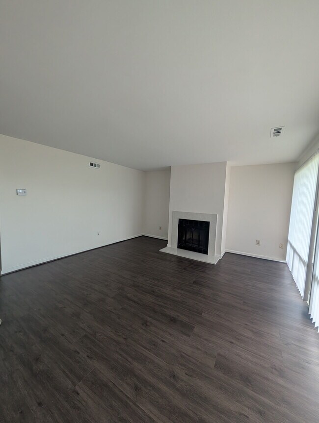 Foto del edificio - 7232 Donnell Pl