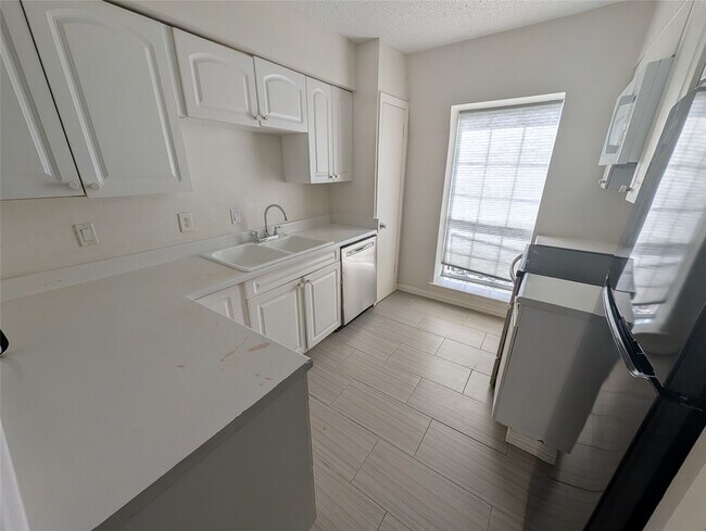 Foto del edificio - 9017 Rue Cambon St
